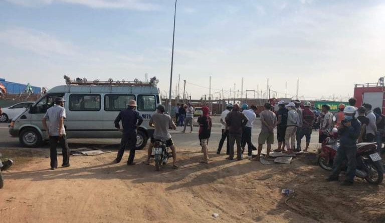 Các lực lượng chức năng nỗ lực tìm kiếm nạn nhân trong đống đổ nát. Các lực lượng chức năng nỗ lực tìm kiếm nạn nhân trong đống đổ nát.