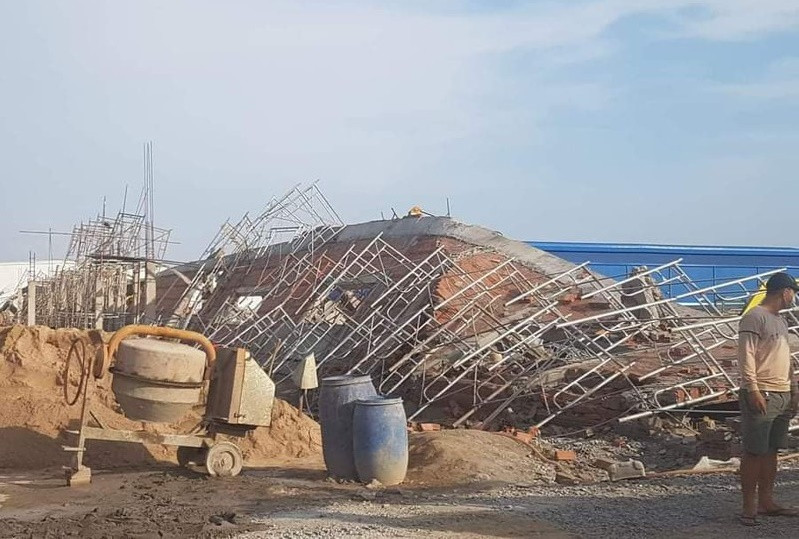 Hiện trường vụ sập tường. Hiện trường vụ sập tường.