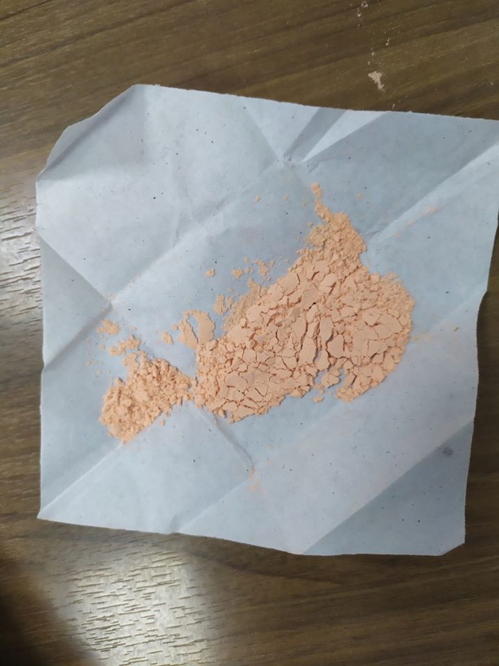 Gói thuốc cam gia đình đã dùng để đánh tưa lưỡi cho em bé 3 tháng tuổi. Ảnh: Bệnh viện cung cấp Gói thuốc cam gia đình đã dùng để đánh tưa lưỡi cho em bé 3 tháng tuổi. Ảnh: Bệnh viện cung cấp