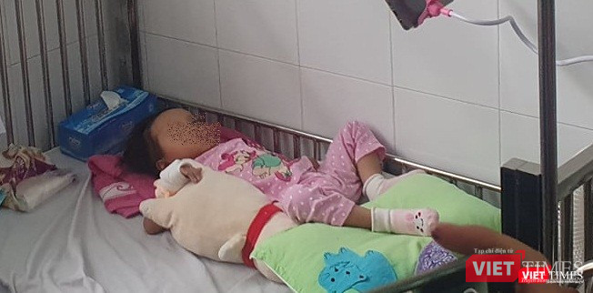 Bệnh nhi được hồi sinh nhờ được dùng kỹ thuật ECMO (Ảnh: N.T)