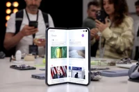 Google đang biến Việt Nam thành một mắt xích quan trọng hơn trong chuỗi cung ứng điện thoại thông minh của mình. Ảnh: Reuters.