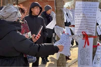 Việc phụ huynh đăng tải hình ảnh con cái mình tại các công viên đã trở nên phổ biến ở Trung Quốc từ giữa những năm 2000. Ảnh: Nikkei Asia.