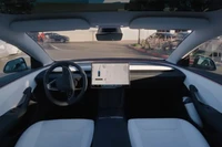 Tin nóng côMột chiếc xe Tesla đang sử dụng tính năng Tự lái hoàn toàn. Ảnh: Interesting Engineering