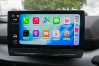 Tính năng Apple CarPlay trên màn hình giải trí ô tô. Ảnh: BGR.