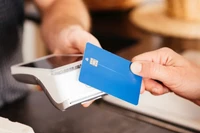 Công nghệ thanh toán bằng thẻ vật lý dần trở nên lỗi thời. Ảnh: BGR.