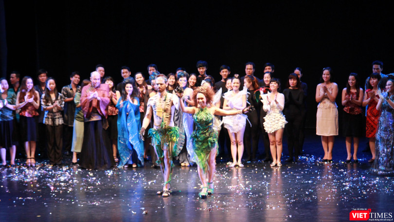 Vở "Cây sáo thần" đẹp lộng lẫy với phục trang của Quỳnh Paris 