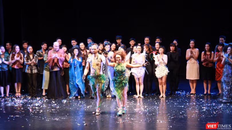 Vở "Cây sáo thần" đẹp lộng lẫy với phục trang của Quỳnh Paris 