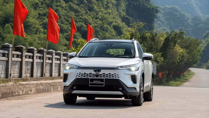 corolla cross hybrid.jpeg