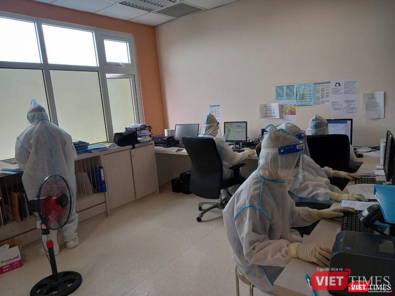 Phòng CNTT hỗ trợ kết nối giữa người nhà và bệnh nhân đang điều trị COVID-19 trong phòng cách ly