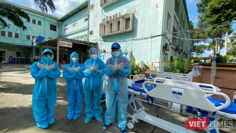 JCI trao tặng xe cáng đẩy cấp cứu