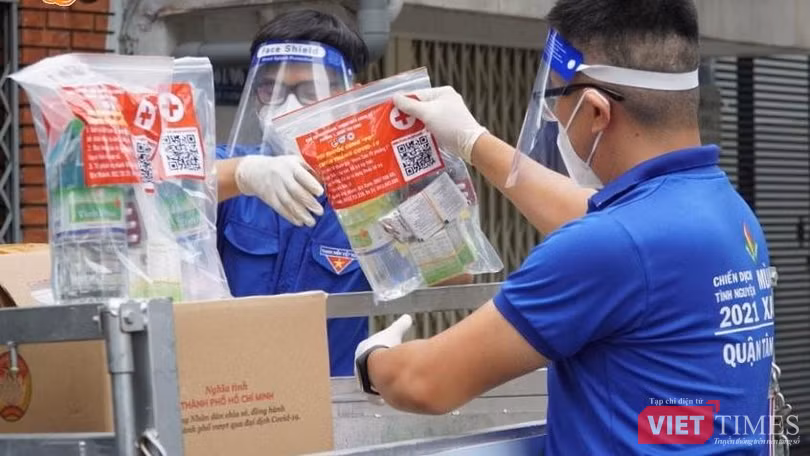 Những túi thuốc yêu thương trao tặng F0 tại nhiều vùng có dịch ở TP.HCM. Ảnh: HCDC