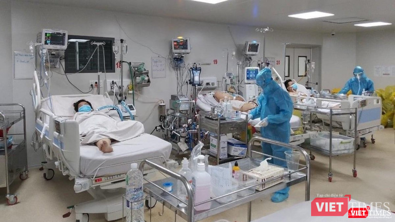 Điều trị bệnh nhân COVID-19 nặng ở TP.HCM - Ảnh: HCDC Điều trị bệnh nhân COVID-19 nặng ở TP.HCM - Ảnh: HCDC