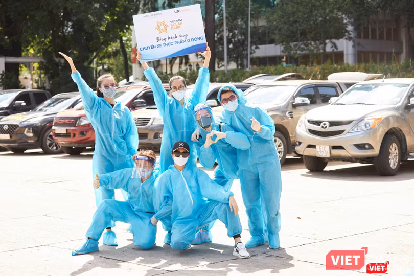 Các người đẹp đều muốn nhắn nhủ thông điệp yêu thương, mong tâm dịch sẽ sớm khoẻ lại Các người đẹp đều muốn nhắn nhủ thông điệp yêu thương, mong tâm dịch sẽ sớm khoẻ lại