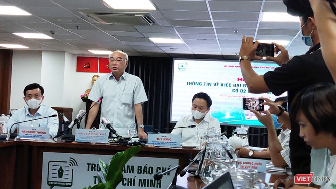 Ông Phan Nguyễn Như Khuê, Trưởng ban Tuyên giáo Thành ủy TP.HCM tại buổi họp báo chiều tối 1/9 (Ảnh: Hòa Bình)