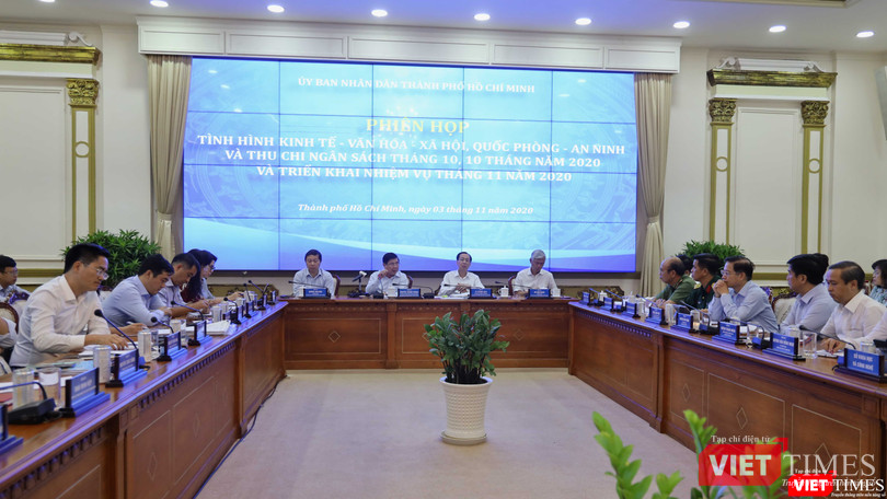 Tại cuộc họp chiều 3/11, rất nhiều nội dung "nóng" được báo chí chất vấn lãnh đạo thành phố (Ảnh: TTBC)