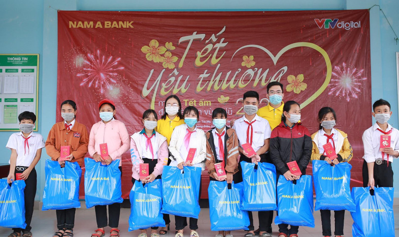 “Tết yêu thương” là hành trình được Nam A Bank tổ chức thường niên từ nhiều năm nay nhằm mang một mùa Tết ấm áp, đủ đầy cho những mảnh đời có hoàn cảnh khó khăn trên khắp cả nước.