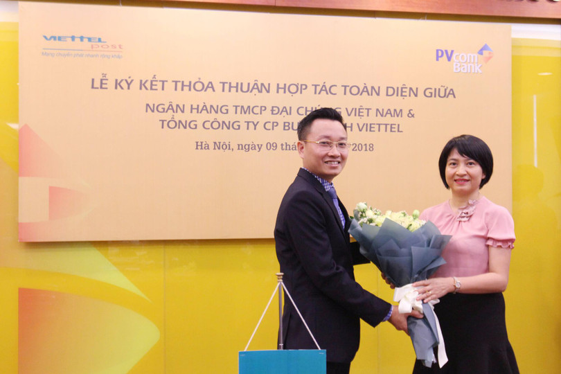 Ảnh 1. Lễ ký kết thỏa thuận hợp tác toàn diện giữa PVcomBank và Viettel Post