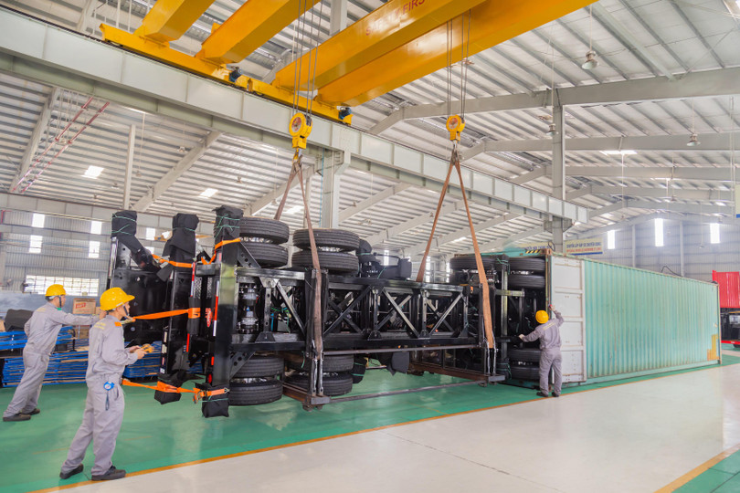 Đưa kiện SMRM vào container