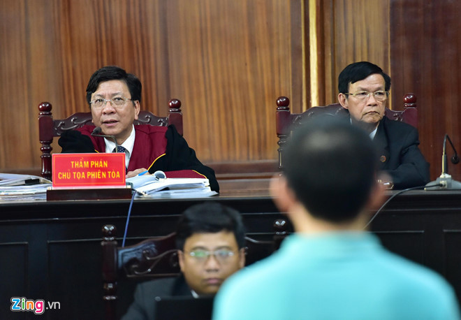 Vi sao chong ca si Trang Nhung xuat hien o phien toa VN Pharma? hinh anh 2 