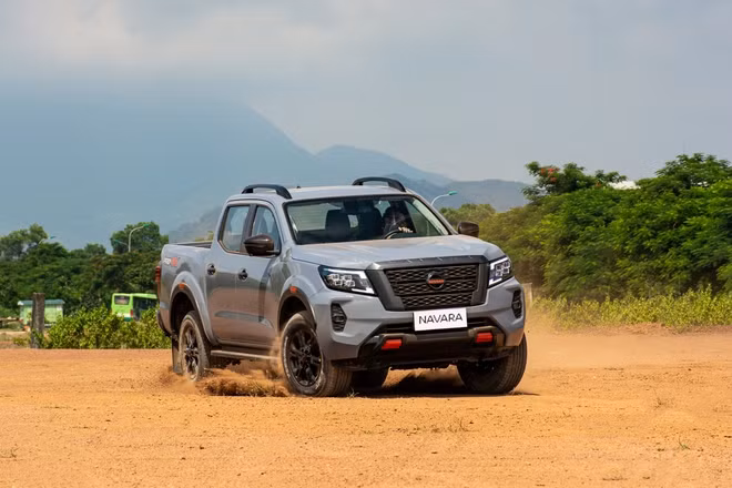 'Cân' Nissan Navara Pro4X và Ford Ranger Wildtrak: Chênh 19 triệu, đánh đổi hệ thống ADAS- Ảnh 7.