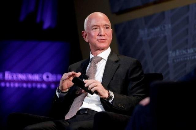 Jeff Bezos lọt vào danh sách 400 người giàu nhất nước Mỹ từ năm 1998. Ảnh: Reuters