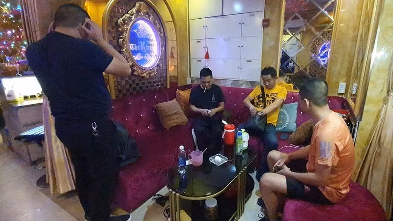 Nhóm khách Trung Quốc, có một người đang trong thời gian tự cách ly. Ảnh: Nguyễn Yên 