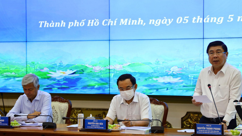 Bí Thư Thành ủy TP.HCM Nguyễn Văn Nên, Chủ tịch UBND TP.HCM Nguyễn Thành Phong cùng Phó chủ tịch UBND TP.HCM Nguyễn Văn Hoan chủ trì Hội thảo khoa học sáng 5/5 - Ảnh: TTBC