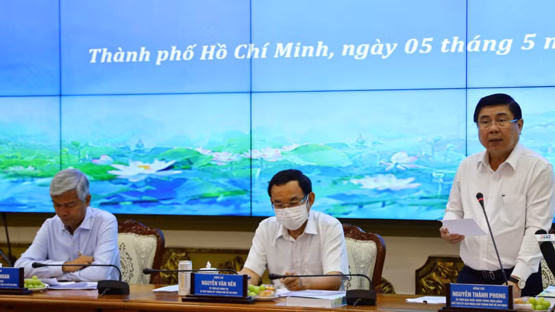 Bí Thư Thành ủy TP.HCM Nguyễn Văn Nên, Chủ tịch UBND TP.HCM Nguyễn Thành Phong cùng Phó chủ tịch UBND TP.HCM Nguyễn Văn Hoan chủ trì Hội thảo khoa học sáng 5/5 - Ảnh: TTBC