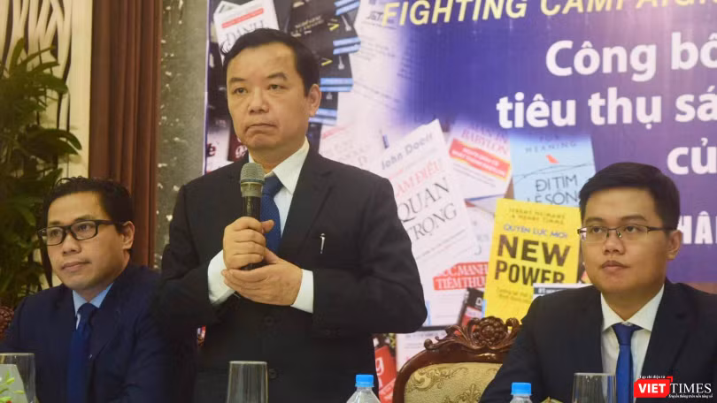 Ông Nguyễn Văn Phước - Giám đốc First News Trí Việt công bố nhiều bằng chứng sách giả 