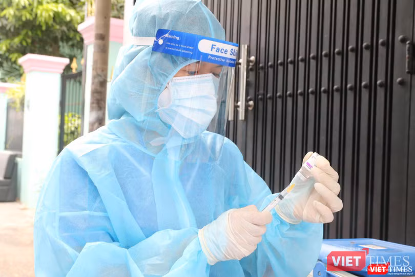 TP.HCM đã tiêm vaccine COVID-19 cho mọi người dân sinh sống, học tập trên địa bàn, chuẩn bị kế hoạch tiêm cho trẻ - Ảnh: HCDC