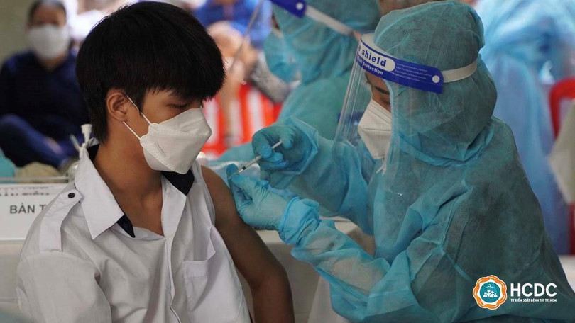 Tiêm vắc xin COVID-19 cho học sinh từ 12-17 tuổi ở TP.HCM. Ảnh: HCDC