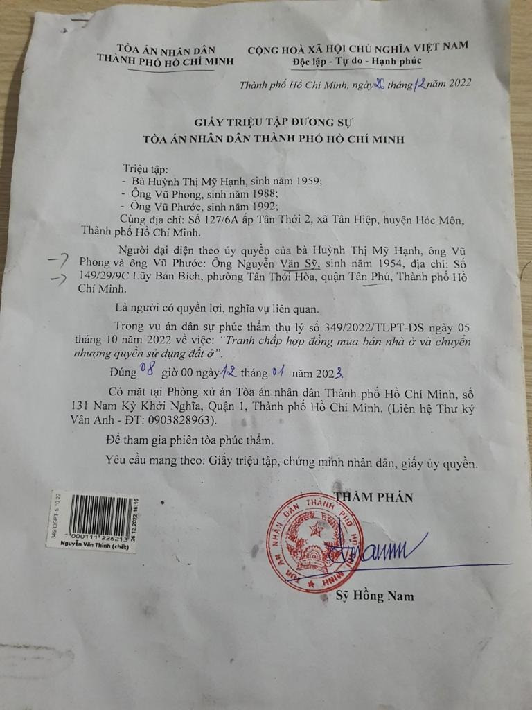 Thẩm phán Sỹ Hồng Nam triệu tập các đương sự tham dự phiên dân sự phúc thẩm "tranh chấp hợp đồng mua bán nhà ở và chuyển nhượng quyền sử dụng đất ở" tại số nhà 117 Pasteur TpHCM