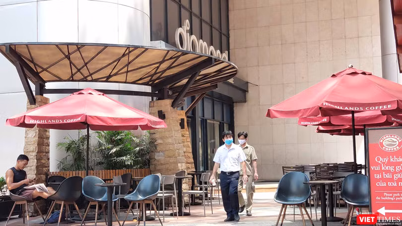 Yêu cầu đóng cửa quán cà phê, nhà hàng chống dịch COVID-19 từ chiều nay 24/3 (Ảnh: Hòa Bình) 