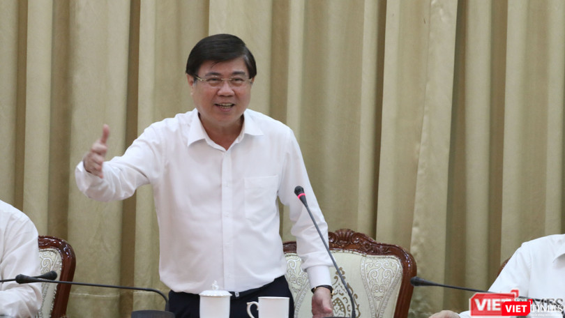 Ông Nguyễn Thành Phong - Chủ tịch UBND TP.HCM chỉ đạo tại cuộc họp phòng, chống dịch bệnh COVID-19 (Ảnh: Sỹ Đông)