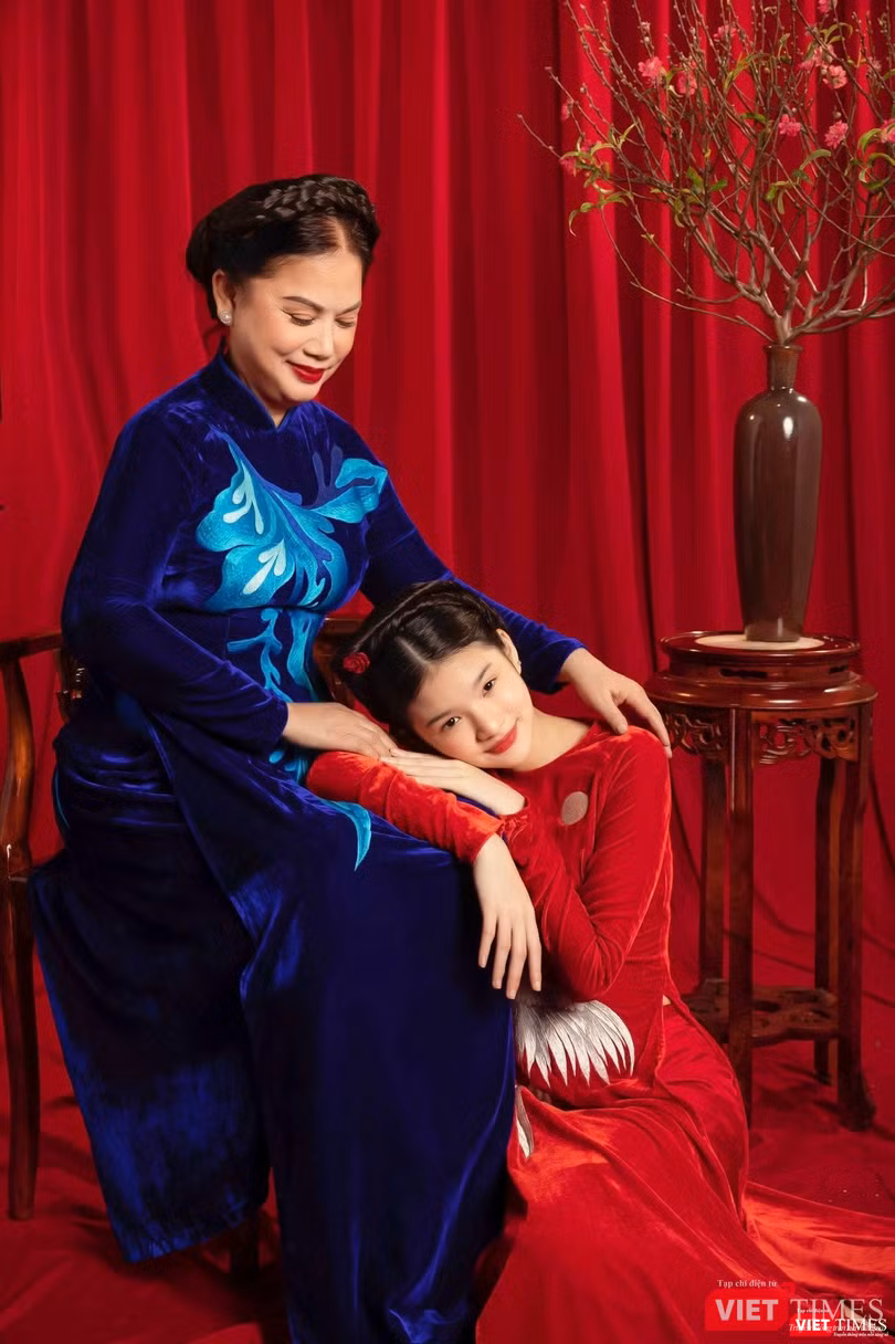 Devon và bà ngoại. Trong tương lai gần, có thể Devon Trần sẽ sang Mỹ du học, sống cùng bà nội.