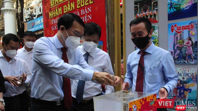 Mua báo xuân gây quỹ từ thiện ở Hội báo xuân Tết Nhâm Dần - TP.HCM Mua báo xuân gây quỹ từ thiện ở Hội báo xuân Tết Nhâm Dần - TP.HCM