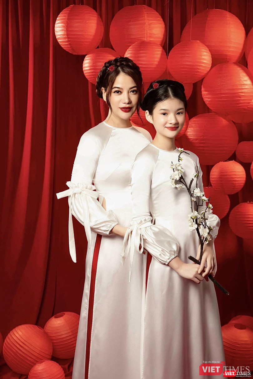 Ái nữ của Trương Ngọc Ánh và chồng cũ Trần Bảo Sơn năm nay đã bước vào độ tuổi 14, sở hữu chiều cao, nhan sắc thu hút