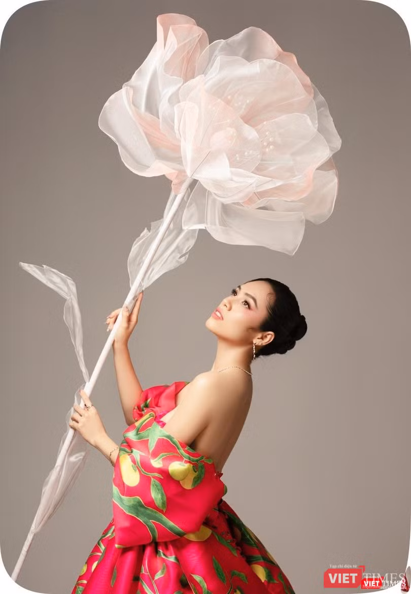 Đoá xuân thì tươi nở dưới ánh xuân hồng Đoá xuân thì tươi nở dưới ánh xuân hồng