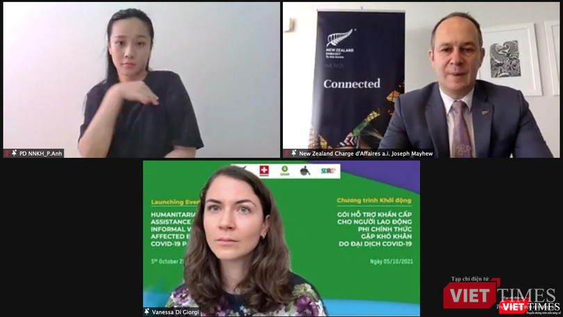 Hai đại diện của các Đại sứ quán tại buổi công bố trực tuyến Hai đại diện của các Đại sứ quán tại buổi công bố trực tuyến