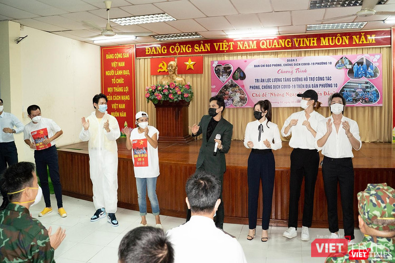 Các ca sĩ đã hát để tri ân lực lượng tuyến đầu chống dịch