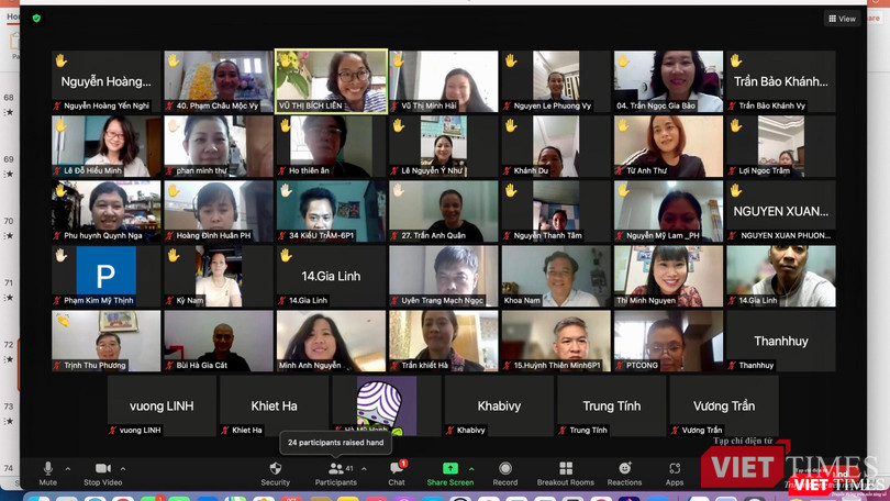 Buổi họp phụ huynh đầu tiên của năm học 2021-2022 cũng được tiến hành trực tuyến trong vùng dịch TP.HCM. Ảnh: Bình Minh