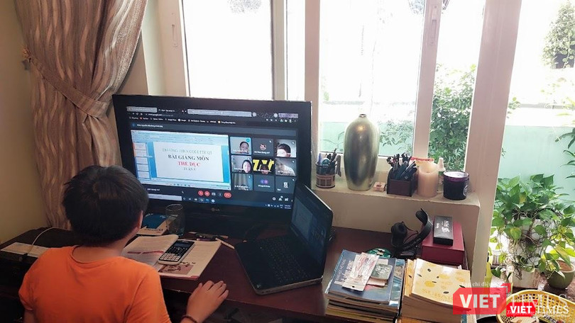 Bài giảng môn thể dục được giáo viên chuẩn bị với nhiều video minh hoạ về các môn thể thao khác nhau. Ảnh: Hoà Bình