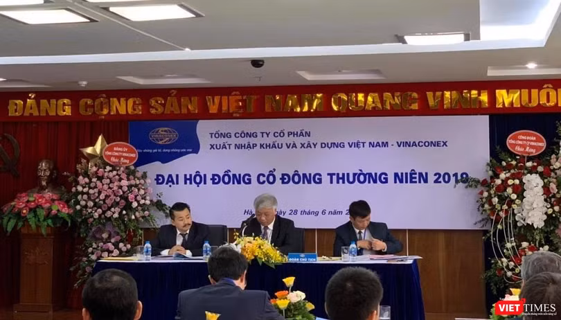 Chủ tọa đoàn điều hành ĐHĐCĐ 2019 của Vinaconex. Chủ tọa đoàn điều hành ĐHĐCĐ 2019 của Vinaconex.