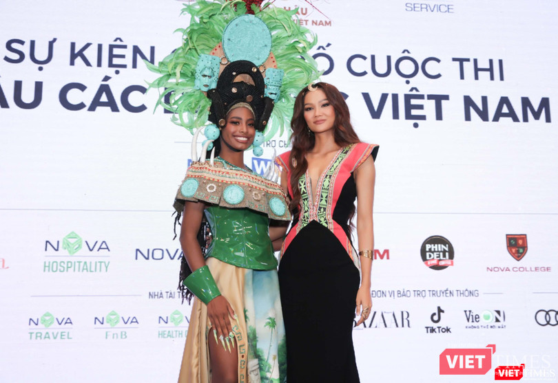 Hai hoa hậu tỏa sáng khoe vẻ đẹp đặc trưng cho mỗi vùng đất