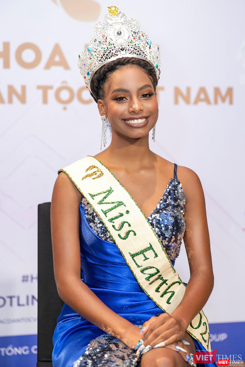 Năm 2021, cô trở thành người phụ nữ Belize đầu tiên giành được danh hiệu cao nhất tại cuộc thi “Miss Earth - Hoa hậu Trái đất”