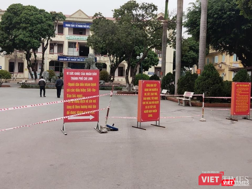 Thiết lập khẩn cấp bệnh viện dã chiến Chí Linh (Ảnh: BYT) Thiết lập khẩn cấp bệnh viện dã chiến Chí Linh (Ảnh: BYT)