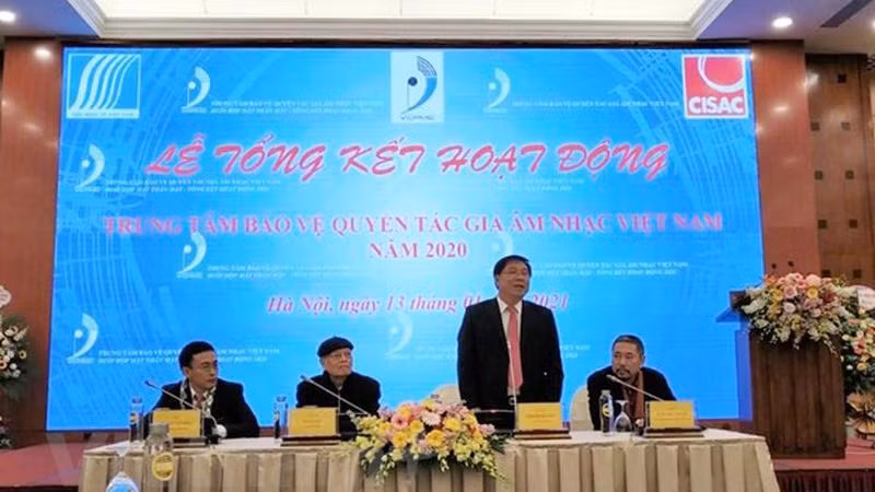 Nhạc sĩ Đinh Trung Cẩn - Tổng Giám đốc VCPMC phát biểu tại Lễ tổng kết năm 2020 (Ảnh: Bảo Châu)