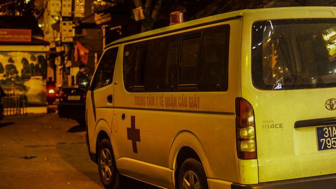 Lực lượng chắc năng đưa bệnh nhân đi cách ly điều trị Lực lượng chắc năng đưa bệnh nhân đi cách ly điều trị