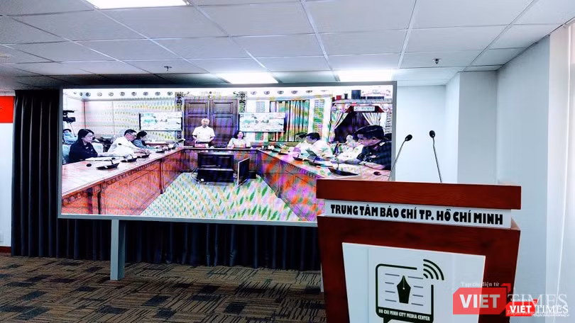 Ông Võ Văn Hoan, Phó Chủ tịch UBND TP.HCM điều hành cuộc họp trực tuyến chiều tối 28/1 (Ảnh: Hoà Bình) Ông Võ Văn Hoan, Phó Chủ tịch UBND TP.HCM điều hành cuộc họp trực tuyến chiều tối 28/1 (Ảnh: Hoà Bình)