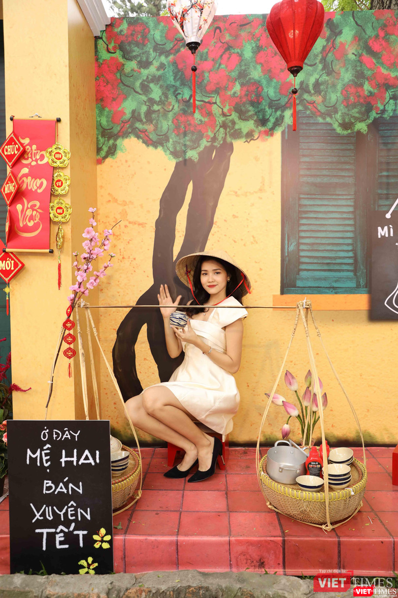 Giới trẻ yêu thích chụp hình trong không gian Tết cổ truyền